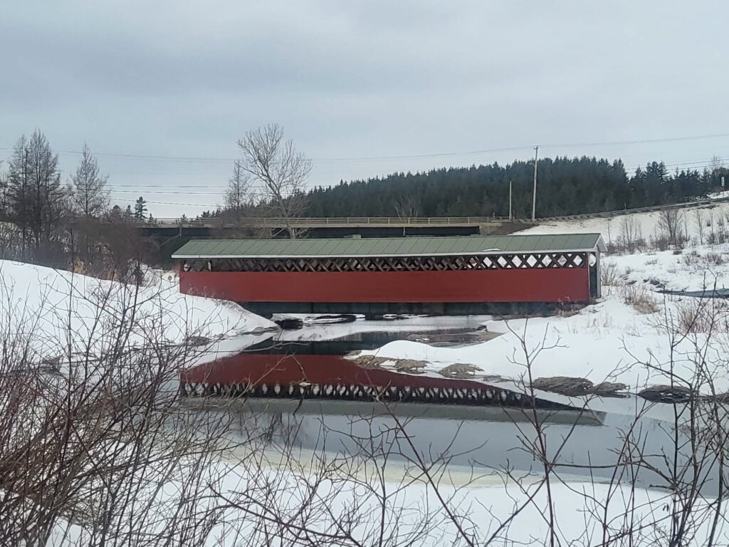 Pont couvert de l'Ile Nepawa en Abitibi-Ouest